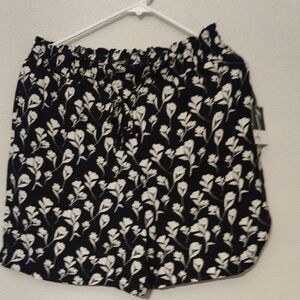 Simply Vera Vera Wang Black and White Floral High Waist Shorts
